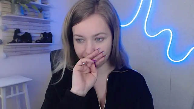Snapshot of holly_xglam chatting on 5, 2, 2025 holly xglam online show from 5, 2, 2025