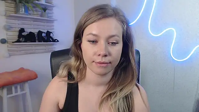 Snapshot of holly_xglam chatting on 26, 2, 2025 holly xglam online show from 26, 2, 2025