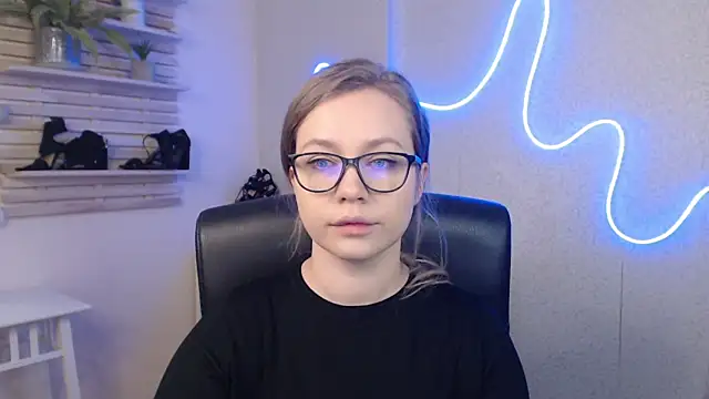 Snapshot of holly_xglam chatting on 7, 3, 2025 holly xglam online show from 7, 3, 2025