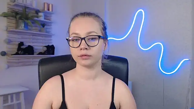 Snapshot of holly_xglam chatting on 11, 3, 2025 holly xglam online show from 11, 3, 2025