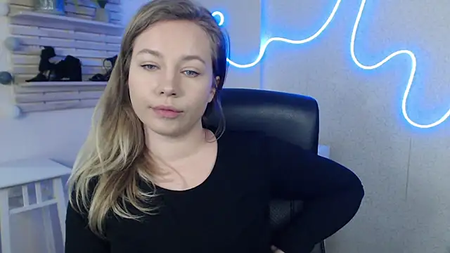 Snapshot of holly_xglam chatting on 17, 3, 2025 holly xglam online show from 17, 3, 2025