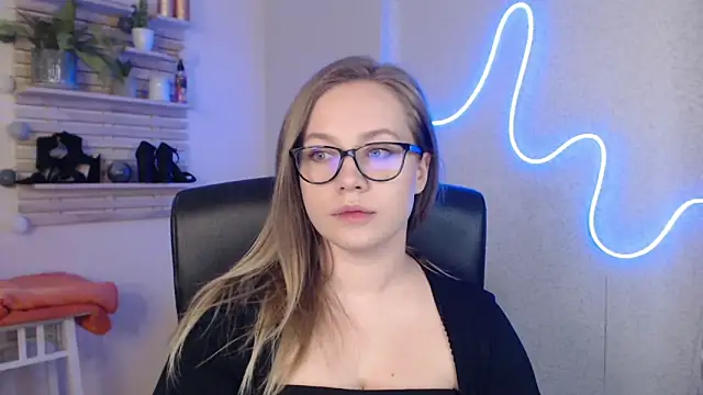 Snapshot of holly_xglam chatting on 20, 3, 2025 holly xglam online show from 20, 3, 2025