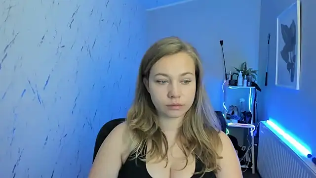Snapshot of holly_xglam chatting on 22, 9, 2025 holly xglam online show from 22, 9, 2025
