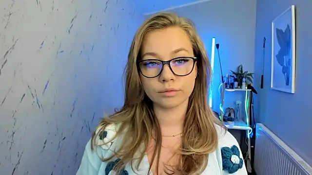 Snapshot of holly_xglam chatting on 30, 9, 2025 holly xglam online show from 30, 9, 2025