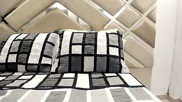 Snapshot of littlekittenn98 chatting on 28, 10, 2025 littlekittenn98 online show from 28, 10, 2025