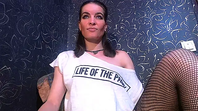 Strawberry Milfa online show from 16, 2, 2026