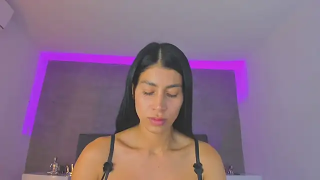 Snapshot of jasminehill_ chatting on 22, 2, 2025 jasminehill online show from 22, 2, 2025