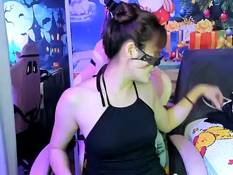 Sugar lipsz online show from 6, 1, 2025