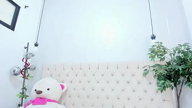 Snapshot of Victoria_Coleman chatting on 28, 4, 2026 Victoria Coleman online show from 28, 4, 2026