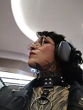 taaylor33 online show from 9, 6, 2026