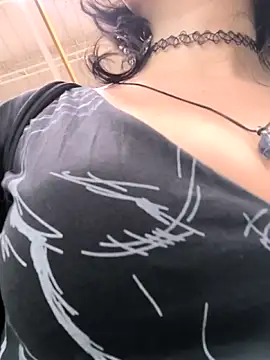 Snapshot of GerallFoxxx chatting on 5, 5, 2026 GerallFoxxx online show from 5, 5, 2026