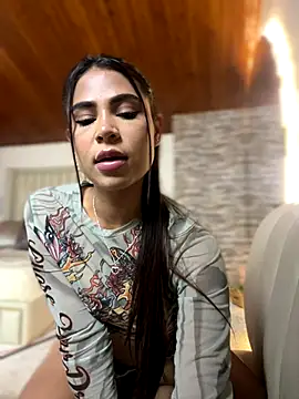 HaileyBaldwin online show from 1, 12, 2024