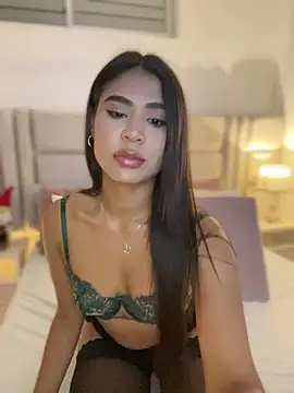 HaileyBaldwin online show from 13, 12, 2024