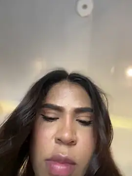 HaileyBaldwin online show from 15, 12, 2024