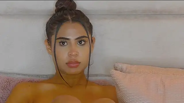 HaileyBaldwin online show from 14, 1, 2025