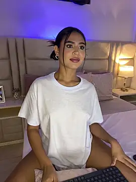 HaileyBaldwin online show from 6, 2, 2025