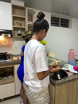 HaileyBaldwin online show from 8, 2, 2025