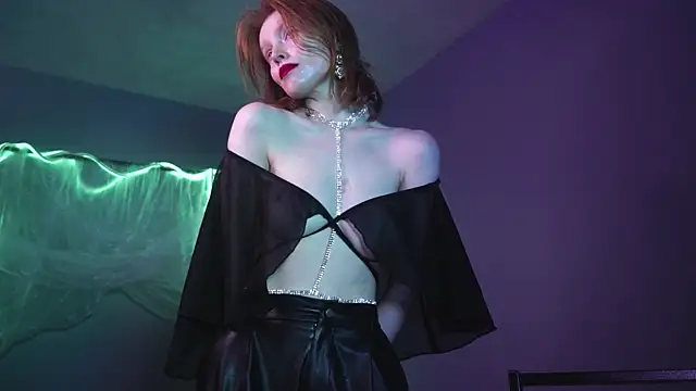ginger hugs online show from 20, 12, 2024
