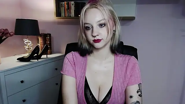 Snapshot of MadelineLust chatting on 5, 12, 2024 MadelineLust online show from 5, 12, 2024