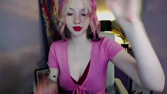 Snapshot of MadelineLust chatting on 8, 12, 2024 MadelineLust online show from 8, 12, 2024