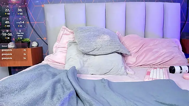 Chloe fischer  online show from 22, 1, 2025