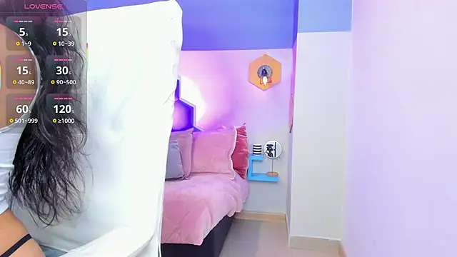 Chloe fischer  online show from 17, 9, 2025