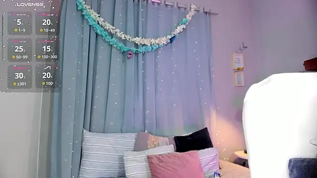 Snapshot of Chloe_fischer_ chatting on 4, 7, 2026 Chloe fischer online show from 4, 7, 2026