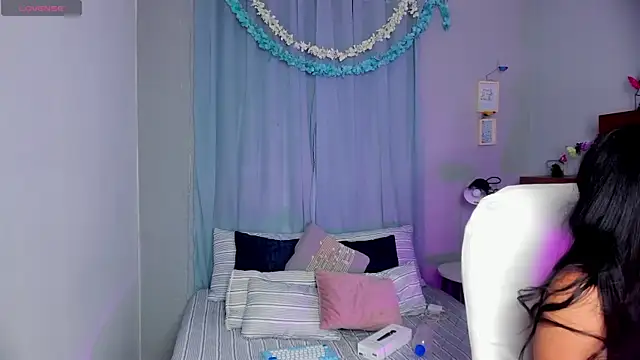 Snapshot of Chloe_fischer_ chatting on 8, 7, 2026 Chloe fischer online show from 8, 7, 2026