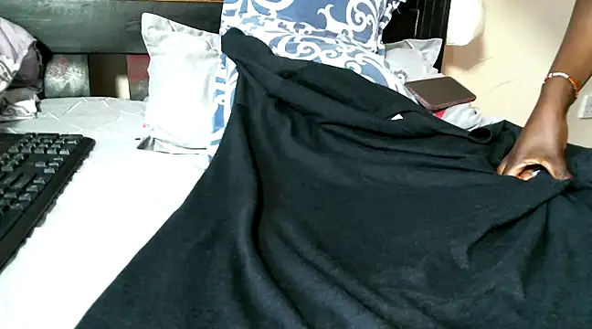 curvy natallie online show from 18, 3, 2025