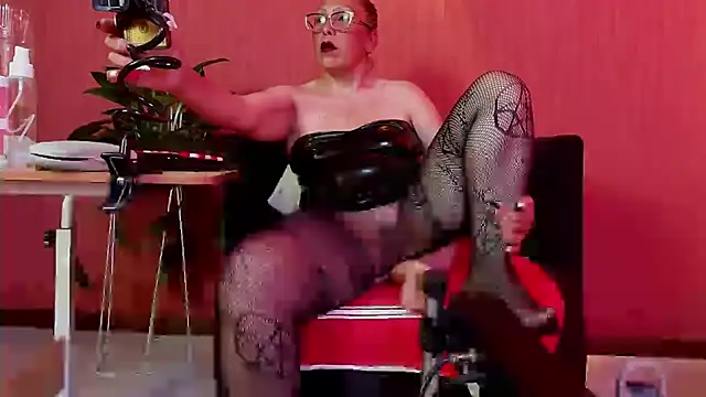 Snapshot of BrendaSex_Hot chatting on 5, 5, 2026 BrendaSex Hot online show from 5, 5, 2026