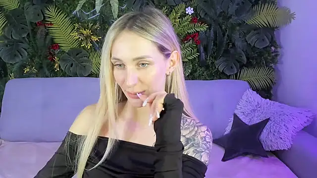 Horny Blond online show from 2, 11, 2025