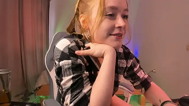 alisahug online show from 19, 4, 2026