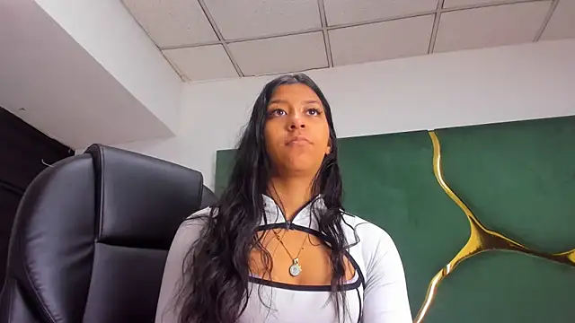 Snapshot of VaneLin18 chatting on 18, 12, 2025 VaneLin18 online show from 18, 12, 2025