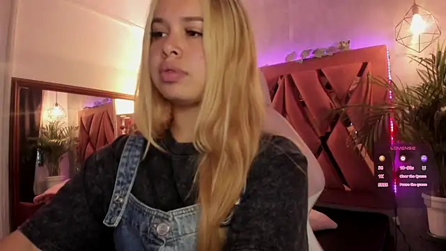 Haelycute online show from 28, 1, 2025