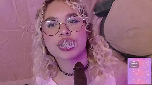 Snapshot of Haelycute chatting on 8, 5, 2026 Haelycute online show from 8, 5, 2026