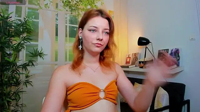 pretty little thing online show from 15, 9, 2025