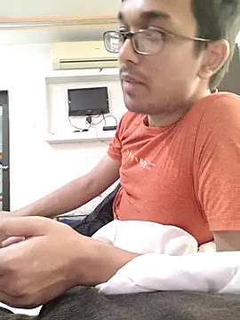 THE NAKED BOY online show from 1, 3, 2025