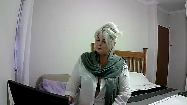 Snapshot of Miahotmilf chatting on 14, 12, 2024 Miahotmilf online show from 14, 12, 2024