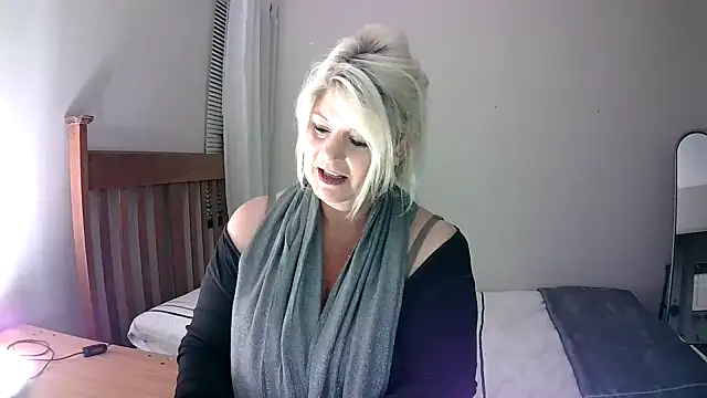 Snapshot of Miahotmilf chatting on 10, 1, 2025 Miahotmilf online show from 10, 1, 2025