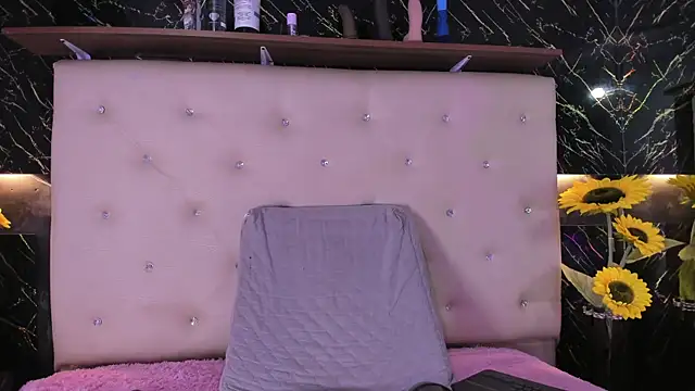 Alexa Smith   online show from 8, 10, 2025