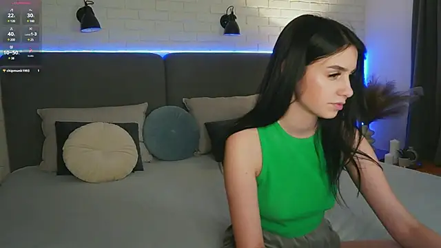 Snapshot of Dina_Foxxx chatting on 1, 2, 2025 Dina Foxxx online show from 1, 2, 2025