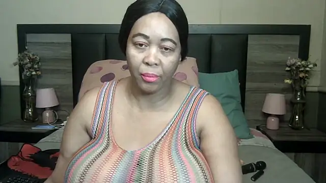 BigButt-MomJ75 online show from 22, 11, 2025