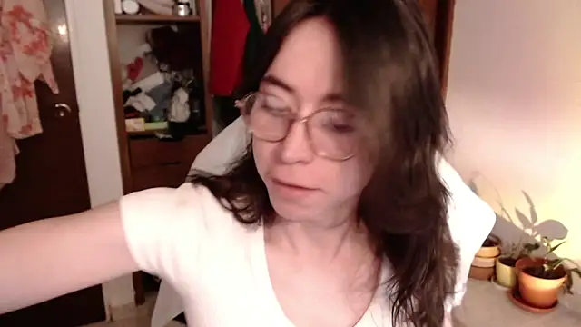 Snapshot of emily_pearl_ chatting on 9, 10, 2025 emily pearl online show from 9, 10, 2025