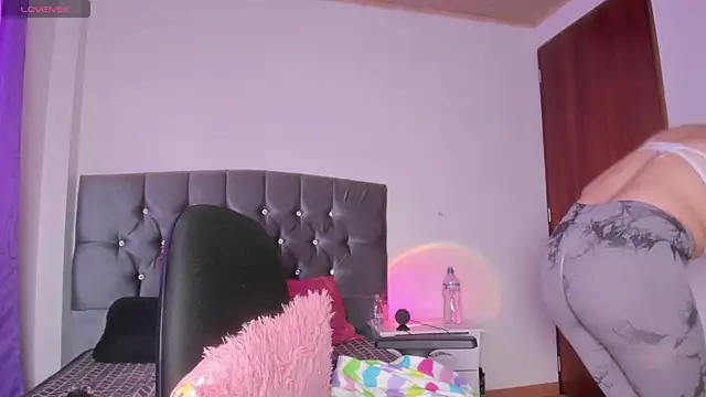 Veeronica Smith online show from 1, 10, 2025