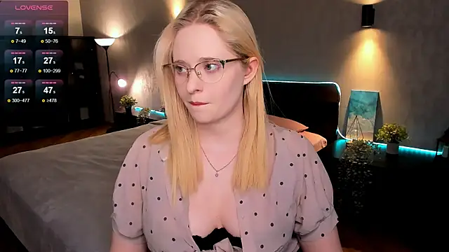 Aemilia  online show from 20, 3, 2025