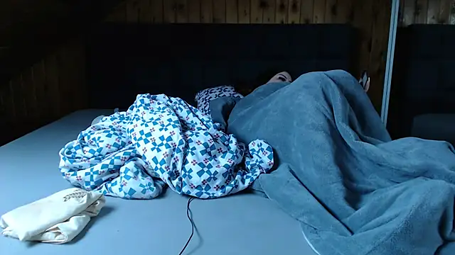 BoeseMoni1998 online show from 4, 2, 2025