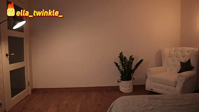 Snapshot of ella_twinkl chatting on 11, 9, 2025 ella twinkl online show from 11, 9, 2025