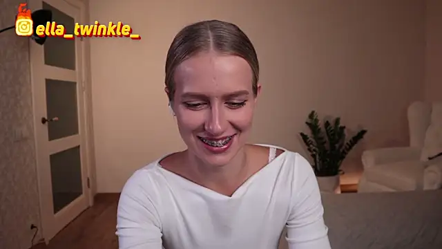 Snapshot of ella_twinkl chatting on 26, 9, 2025 ella twinkl online show from 26, 9, 2025