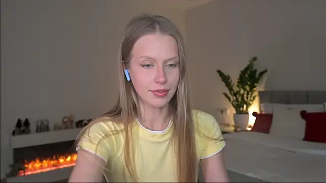 Snapshot of ella_twinkl chatting on 25, 4, 2026 ella twinkl online show from 25, 4, 2026