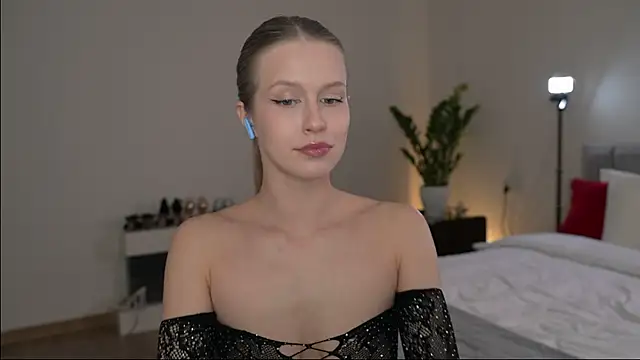 Snapshot of ella_twinkl chatting on 2, 5, 2026 ella twinkl online show from 2, 5, 2026